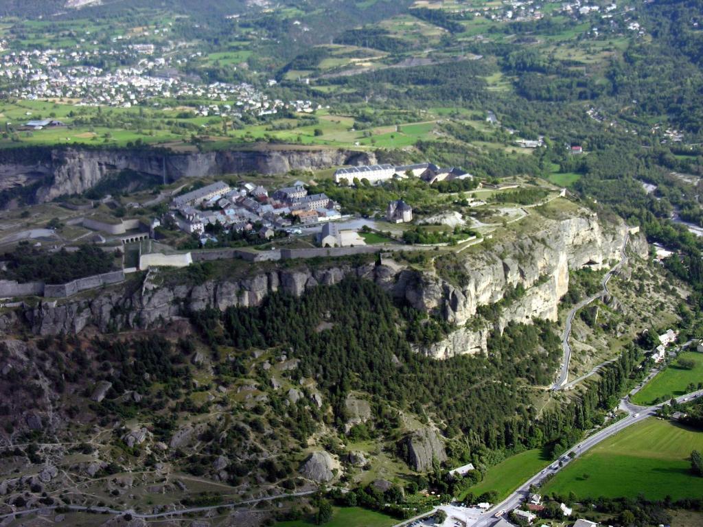 Le Rendez Vous De Vauban Gites & Spa Mont-Dauphin Exterior photo